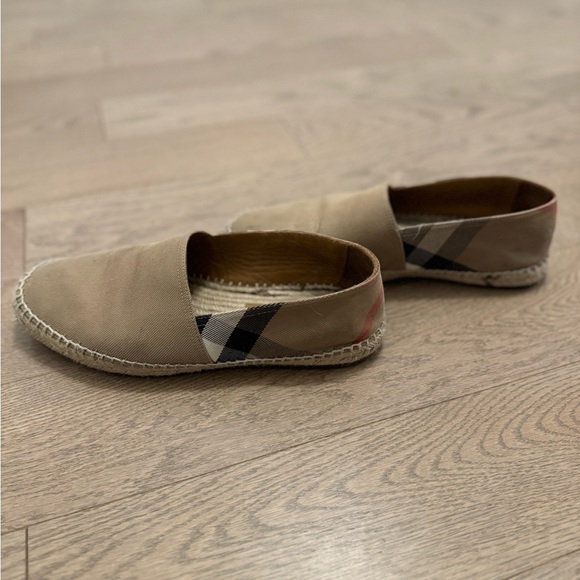 Burberry - Picture 2 of 8